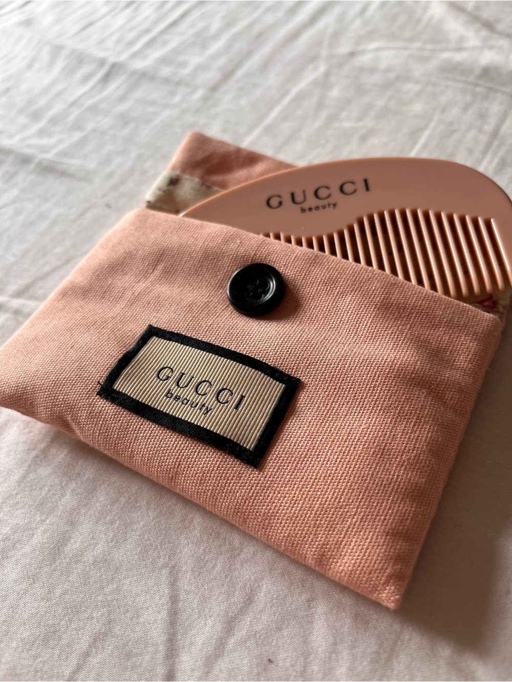 Gucci Beauty Peony Comb With Pouch - Picture 2 of 3